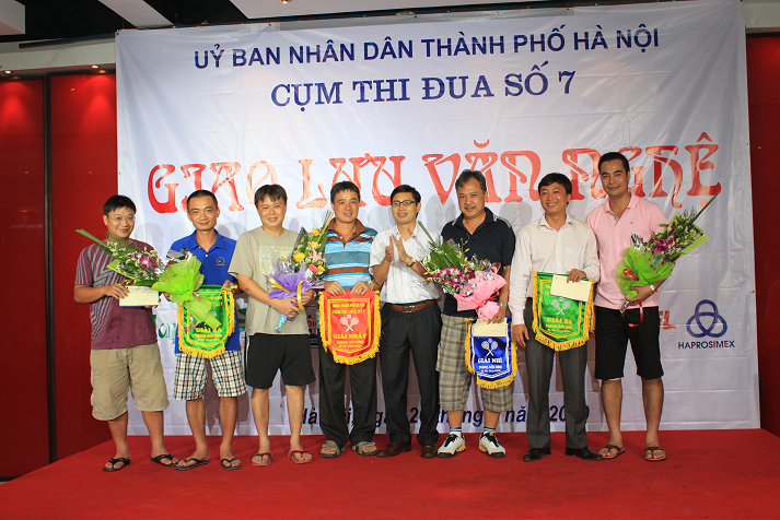 Trao giải giao lưu thể thao của Cụm thi đua số 7